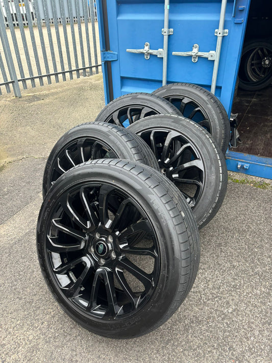 5 Range Rover 22" Alloys with Accelera Iota Tyres
